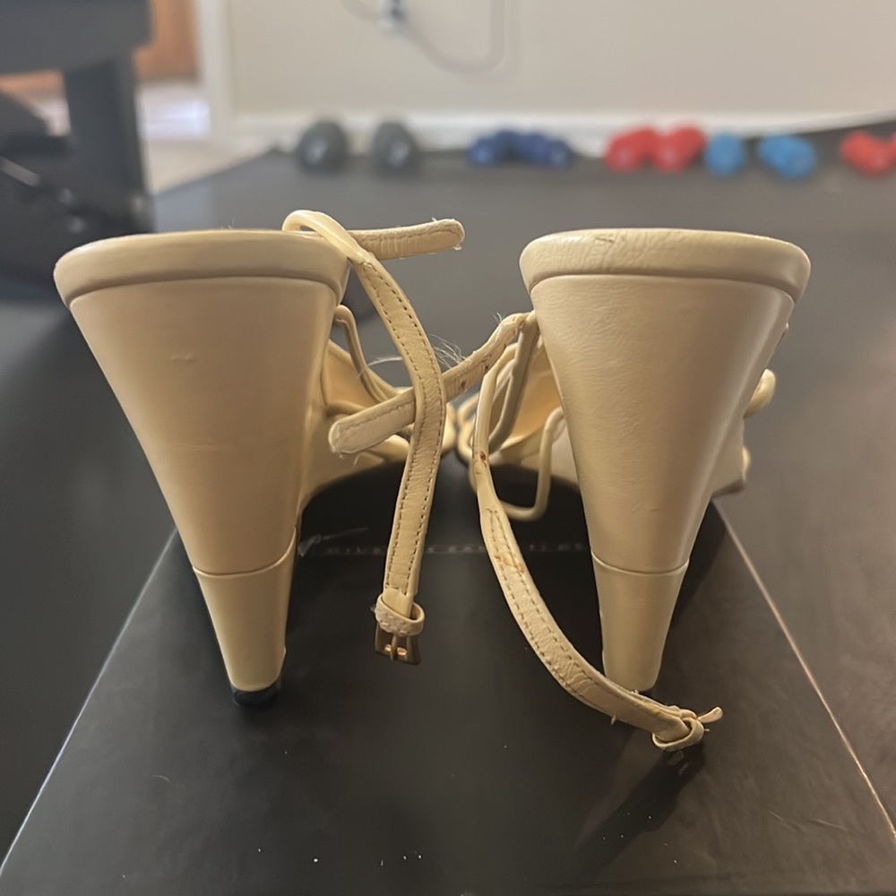 Prada heels - Picture 4 of 6